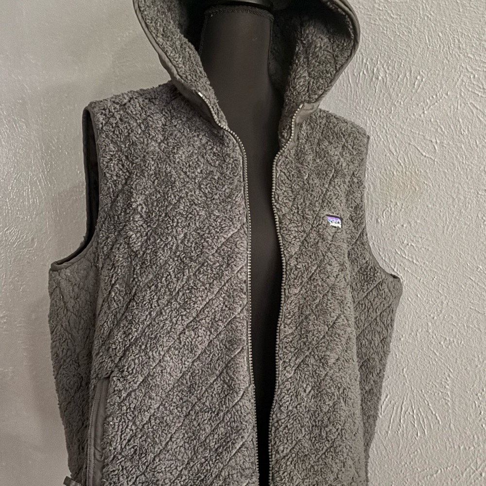 Patagonia Gray  Woman’s Hooded Vest